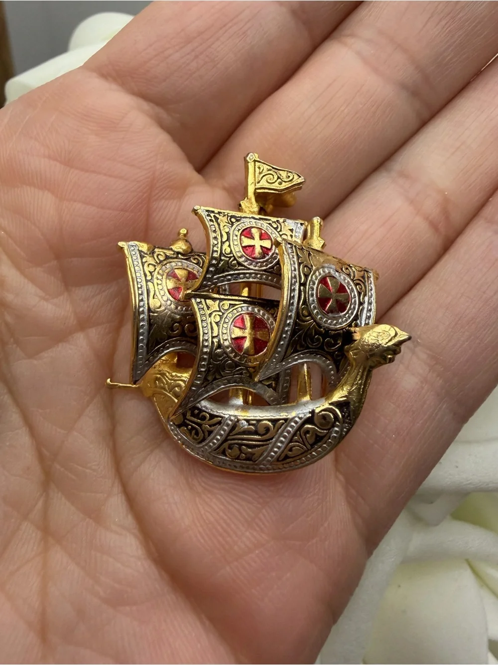 N/A elegant gold